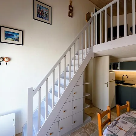 Vakantiehuis Superb With Garden And Terrace *